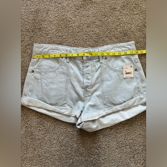 NWT Free People Beginner’s Luck Low Rise Slouch Shorts Size 10/30R Denim - Picture 9 of 11